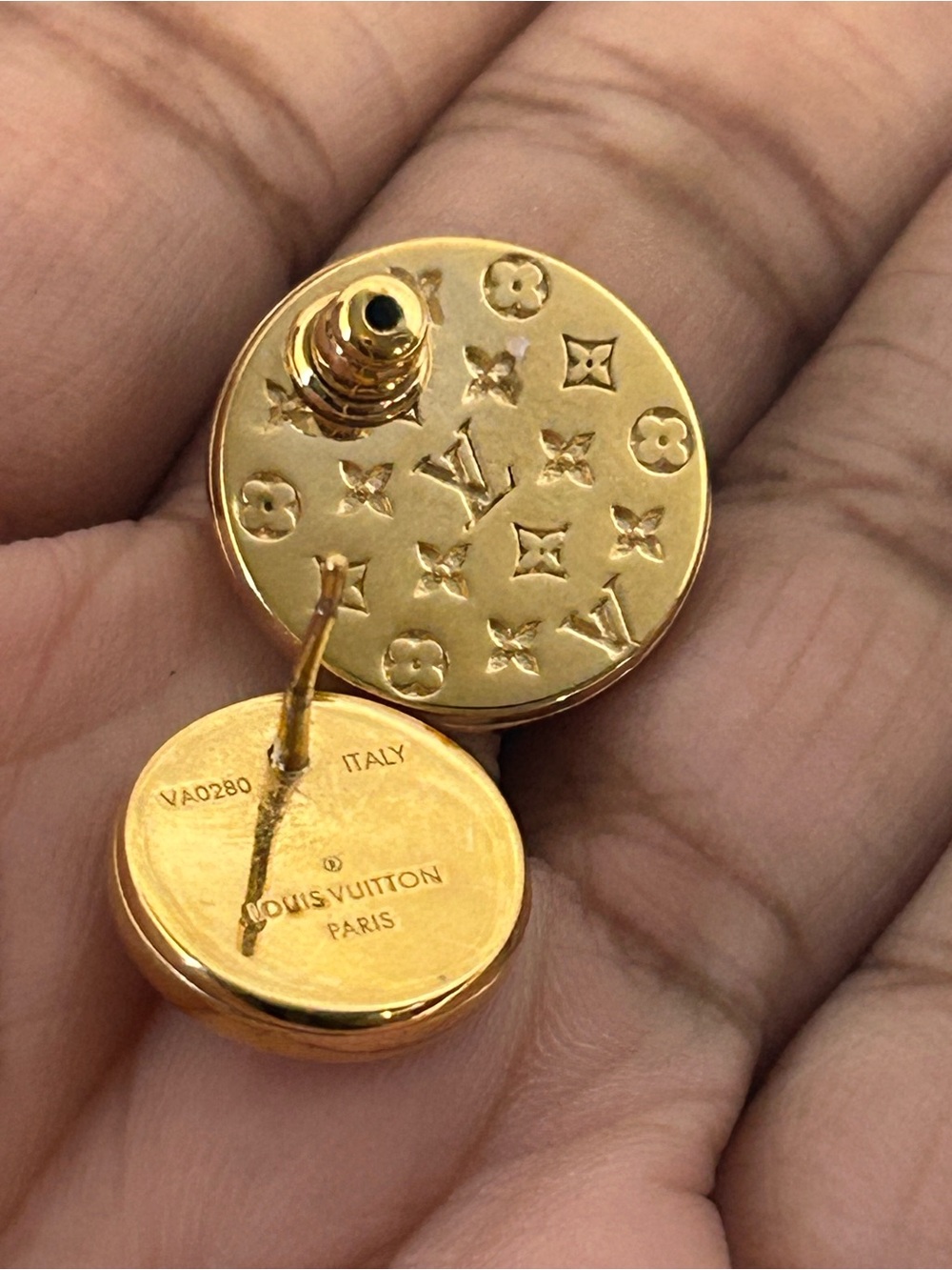 Louis Vuitton Gold Mother Of Pearl L To V Pearlfection Earrings- LIKE NEW - Picture 13 of 14